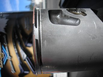 abrasive wear on piston